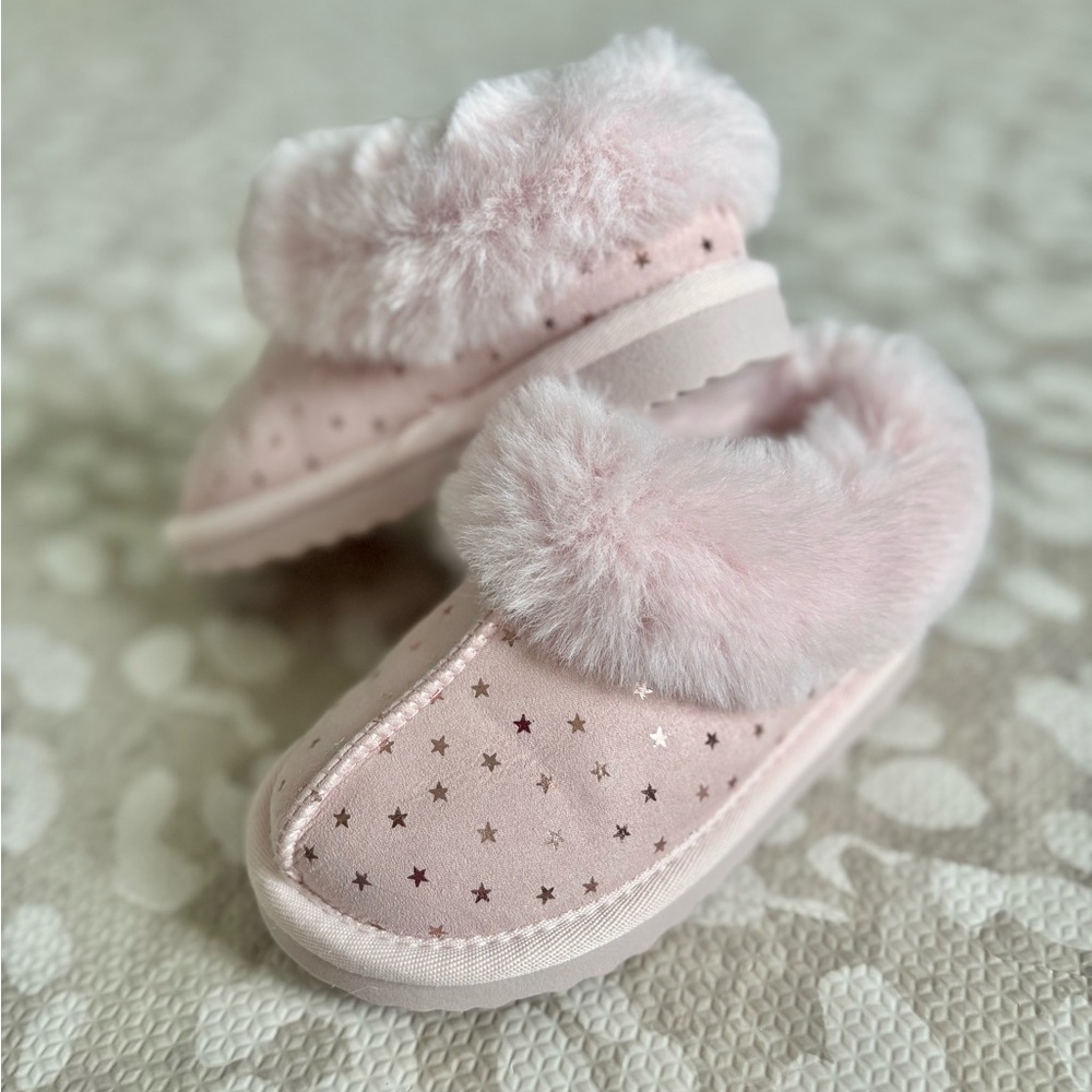 Toddler 9 Pink Star Patterned Fuzzy Slippers